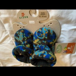 Acorn Kids soft fleece gecko-print booties, NWT